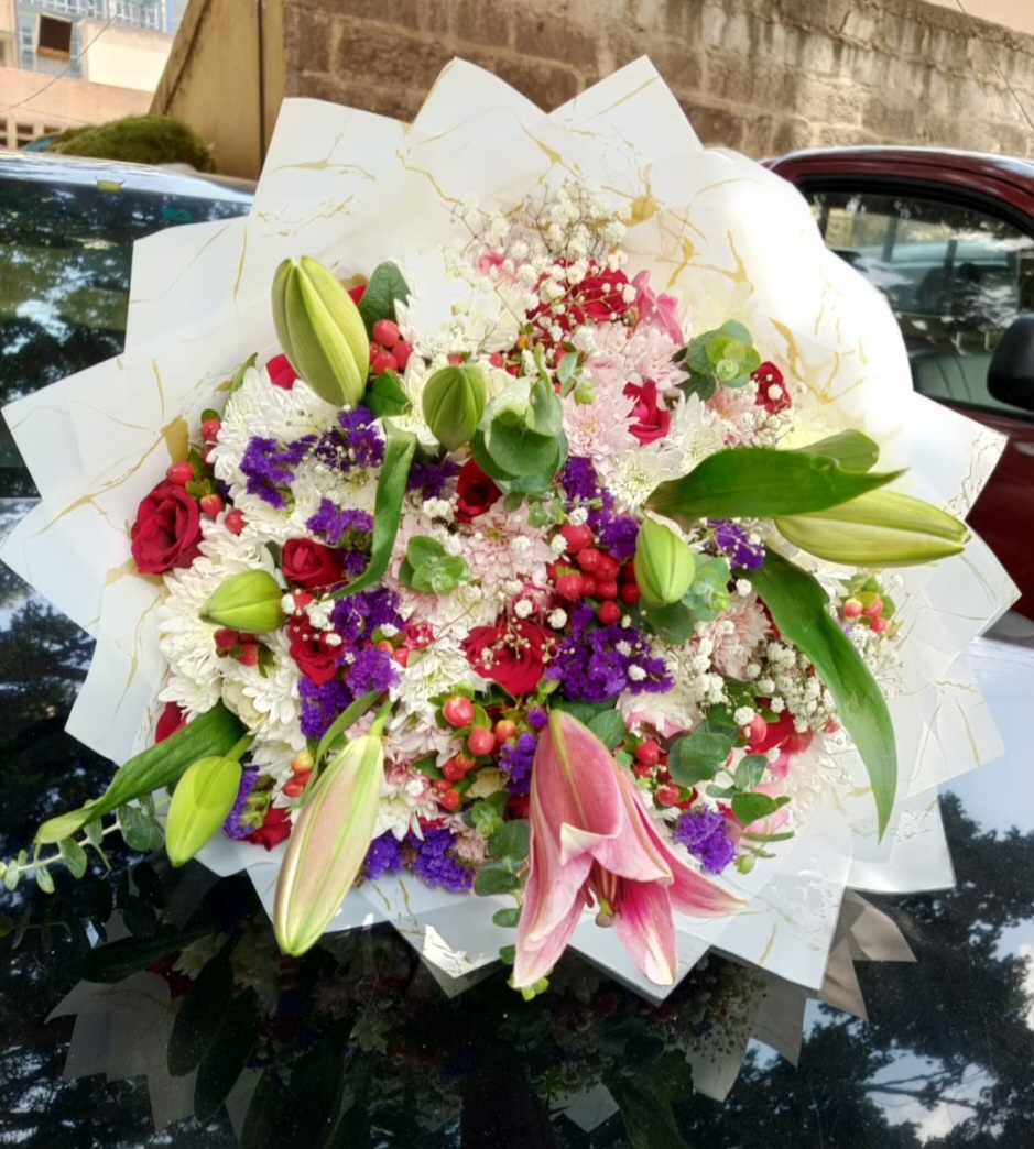 LUXURIOUS BOUQUET