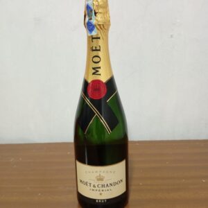 MOET CHAMPAGNE